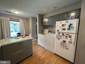 2215 Cartwright Pl in Reston, VA - Building Photo - Building Photo