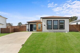 3877 Sam Cir in Dallas, TX - Building Photo - Building Photo