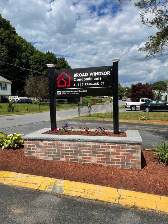 3 Raymond Ct, Unit BWC 324 Raymond Court in Hudson, MA - Building Photo