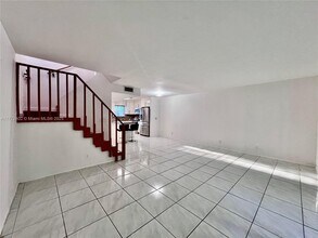 2801 N 34th Ave in Hollywood, FL - Foto de edificio - Building Photo