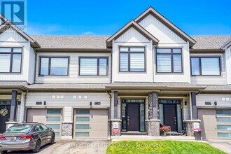1109 Thompson Dr in Oshawa, ON - Building Photo - Building Photo