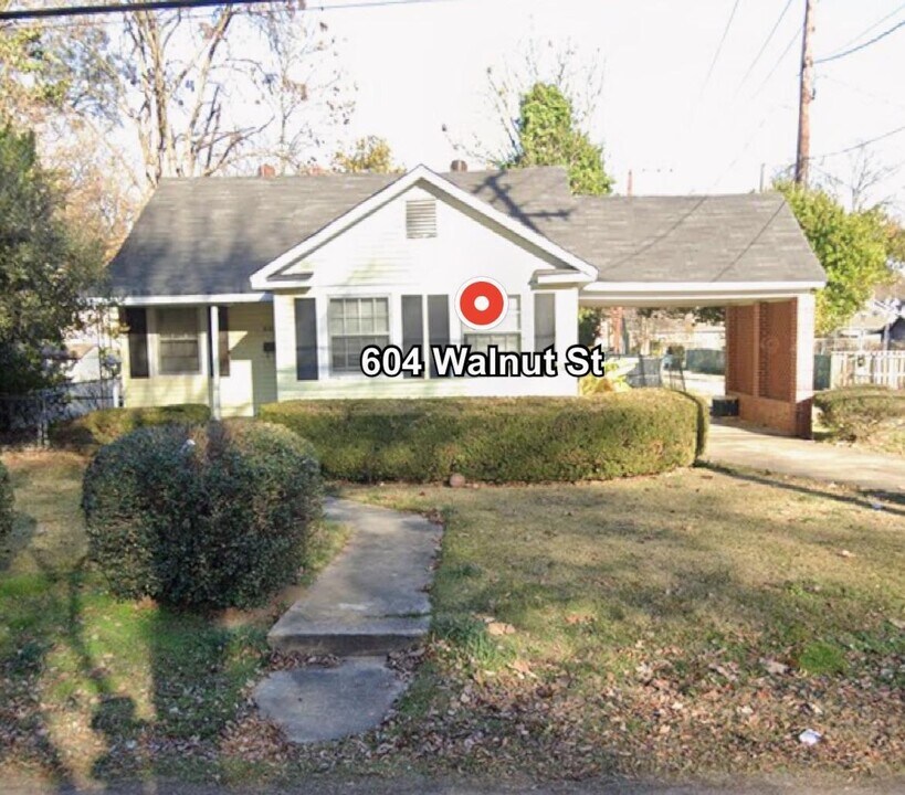 604 Walnut St in Greenwood, MS - Building Photo