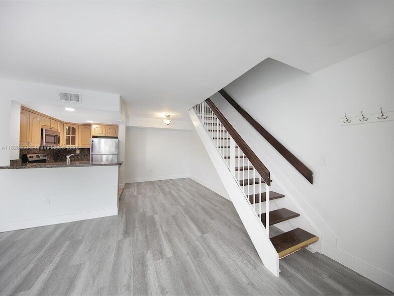 670 NW 85th Pl, Unit 11201 in Miami, FL - Foto de edificio