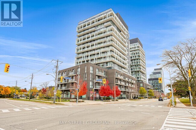 128 Fairview Mall Dr in Toronto, ON - Building Photo - Building Photo