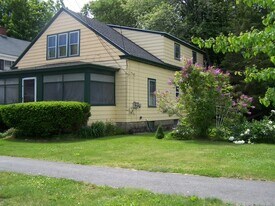 80 6th St, Unit Apt B in Dover, NH - Building Photo