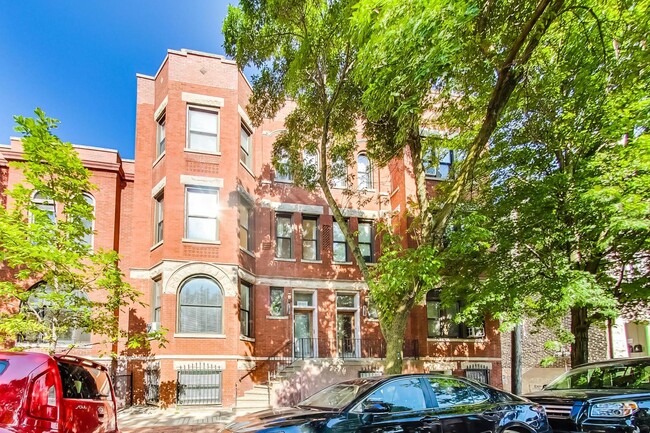 property at 921 S Laflin St