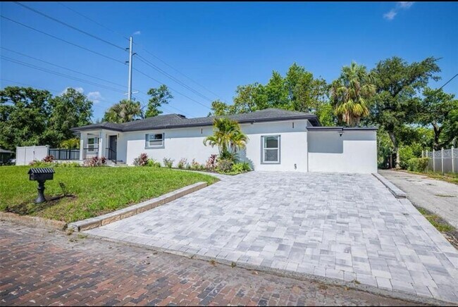1102 N Albany Ave in Tampa, FL - Building Photo - Building Photo