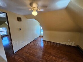 546 Greenfield Ave in Pittsburgh, PA - Building Photo - Building Photo