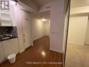 14-4414 York St in Toronto, ON - Building Photo - Building Photo