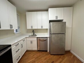 1405 Beacon St in Brookline, MA - Foto de edificio - Building Photo