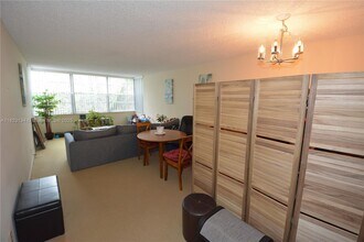 6500 Cypress Rd in Plantation, FL - Building Photo - Building Photo