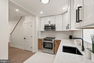 1102 Mercy St in Philadelphia, PA - Building Photo - Building Photo