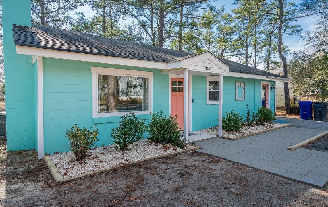 905 Elizabeth Dr in Oak Island, NC - Building Photo