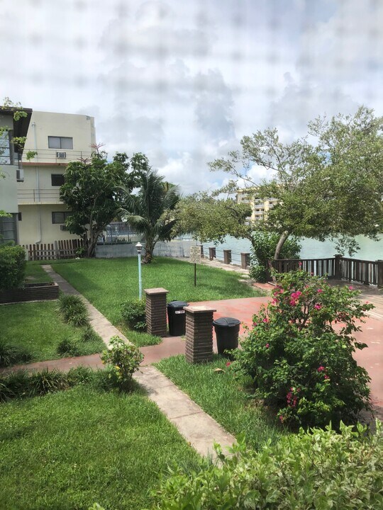 1220 Marseille Dr in Miami Beach, FL - Building Photo