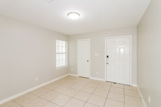 4906 S Cancun in Houston, TX - Building Photo - Building Photo