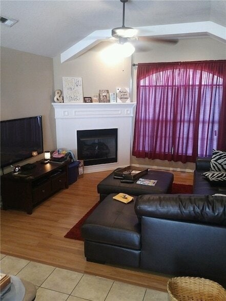 2624 N Valencia Ave in Fayetteville, AR - Foto de edificio - Building Photo