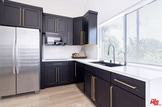 9704 Comanche Ave in Los Angeles, CA - Building Photo - Building Photo