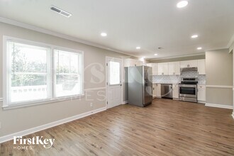 2026 Storm Canyon Rd in Winston-Salem, NC - Foto de edificio - Building Photo