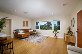 2136 Foothill Dr in Vista, CA - Building Photo - Building Photo