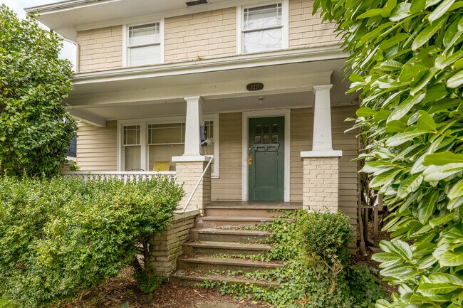 5211 11th Ave in Seattle, WA - Building Photo - Building Photo