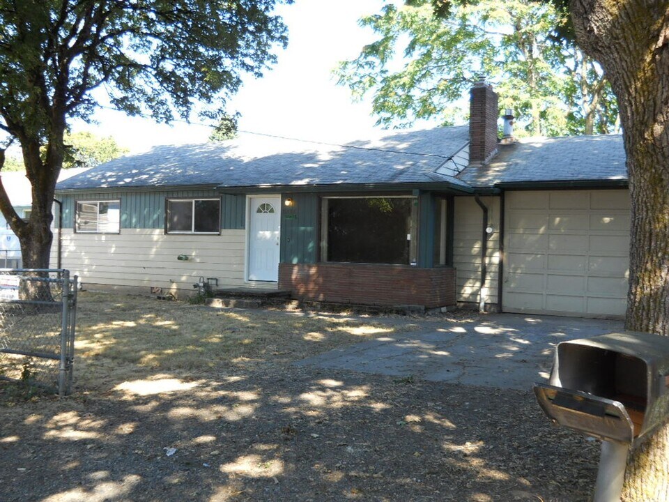 9336 SE Fuller Rd in Happy Valley, OR - Building Photo