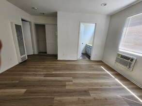 14743 Sylvan St in Los Angeles, CA - Building Photo - Building Photo