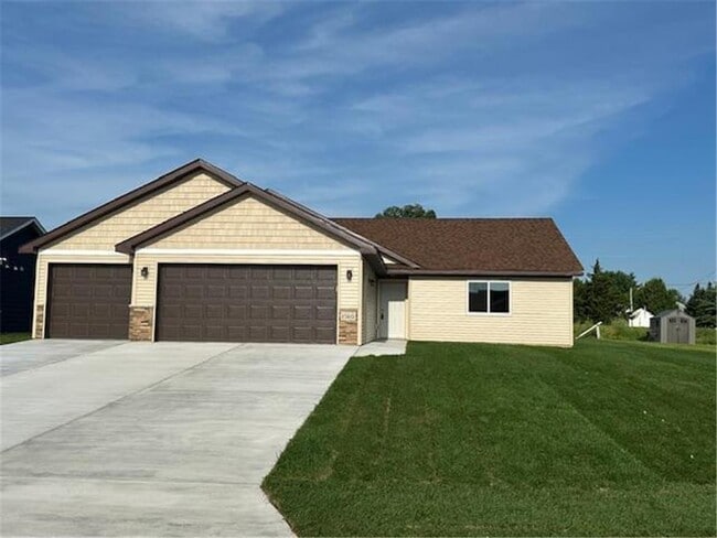 1560 Gray Fox Dr NE in Owatonna, MN - Building Photo - Building Photo