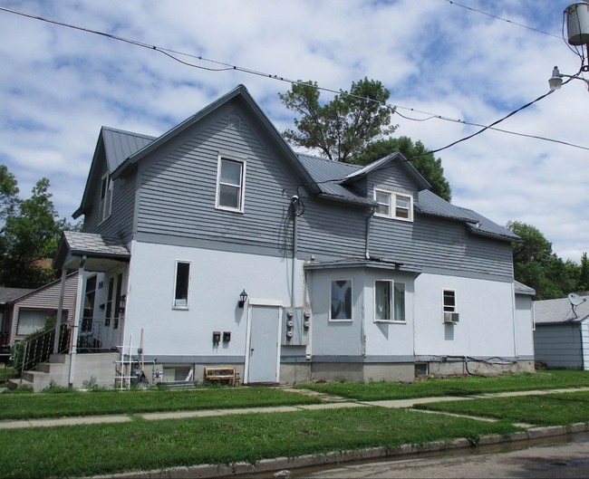 1023 S Lincoln St in Aberdeen, SD - Building Photo - Building Photo