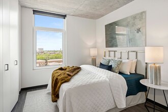 168 N Ashland Ave in Chicago, IL - Building Photo - Building Photo