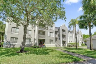 631 SW 111th Ln in Pembroke Pines, FL - Building Photo