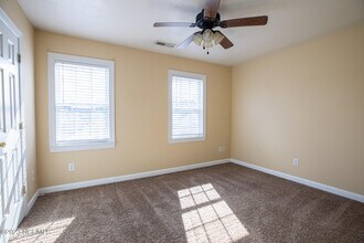 305 Ashwood Dr in Jacksonville, NC - Building Photo - Building Photo