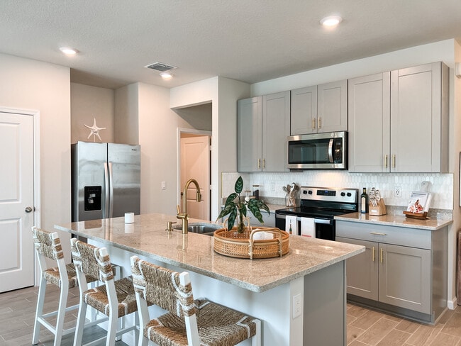 3937 SE Mentmore Ln in Stuart, FL - Building Photo - Building Photo