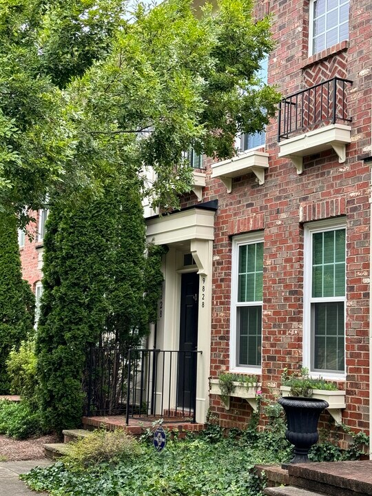 9828 Longstone Ln in Charlotte, NC - Foto de edificio
