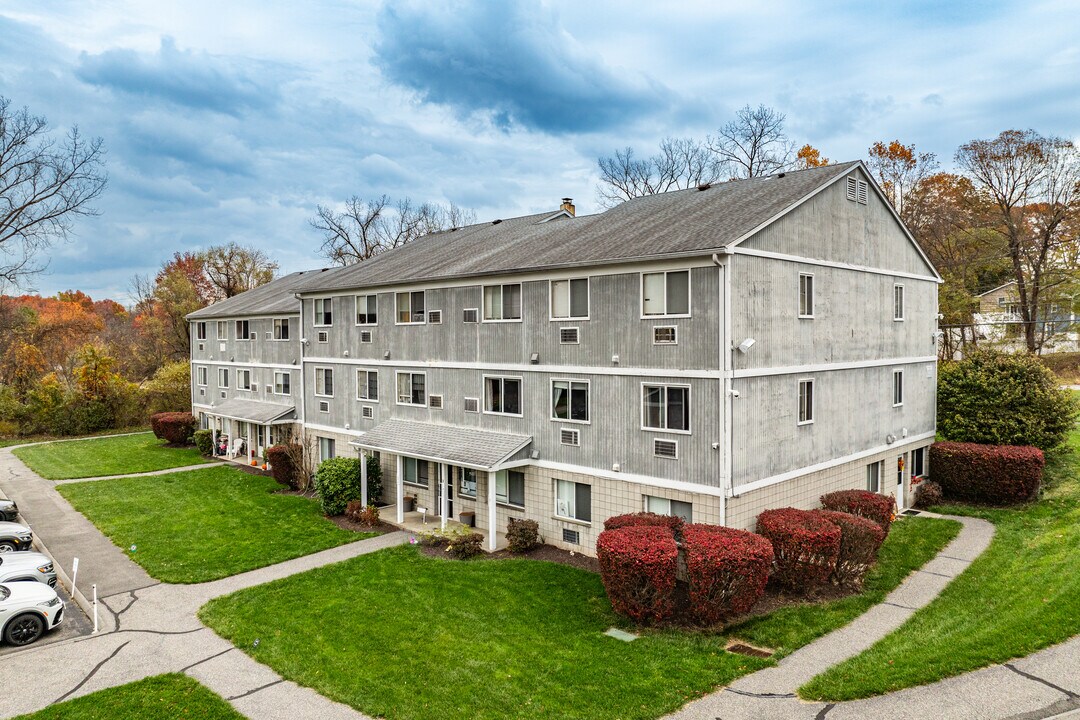 Jefferson Woods in Yorktown Heights, NY - Foto de edificio