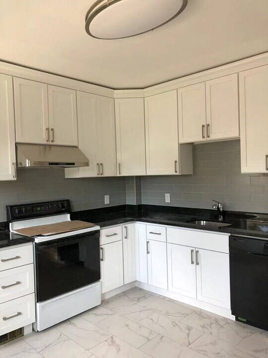 60 Fiske St in Waltham, MA - Building Photo