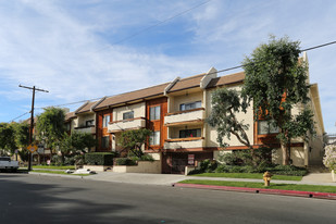 Encino Woods Apartments