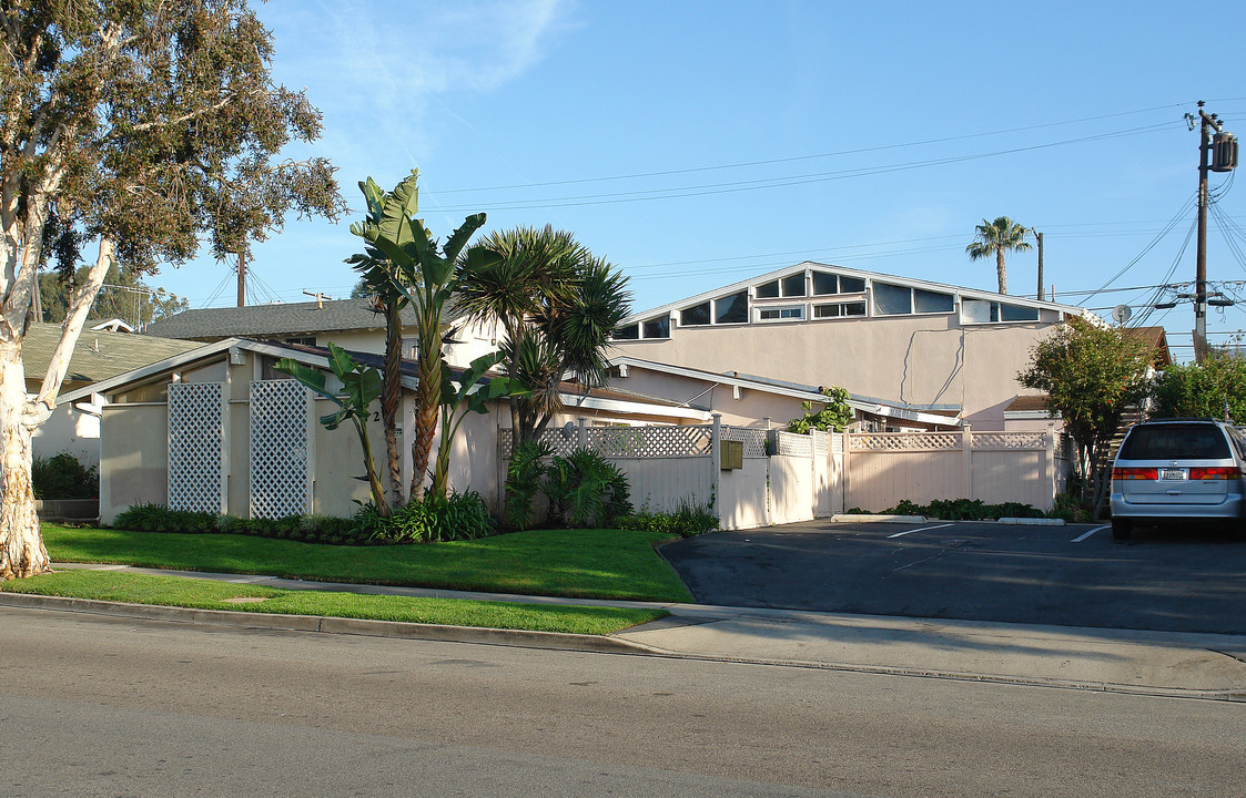 720 James St in Costa Mesa, CA - Building Photo