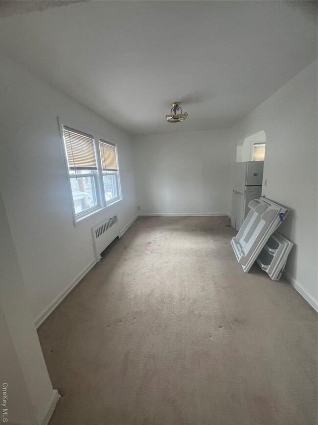 316 N Corona Ave in Valley Stream, NY - Building Photo - Building Photo