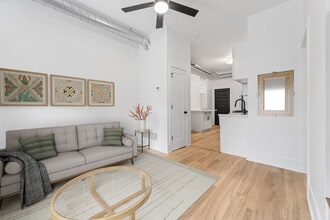 1743 W 18th Pl, Unit 1F in Chicago, IL - Foto de edificio - Building Photo