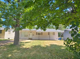 10346 Lilac Dr in St. Louis, MO - Building Photo