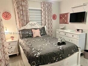 1100 NW 89th St in Miami, FL - Building Photo - Building Photo