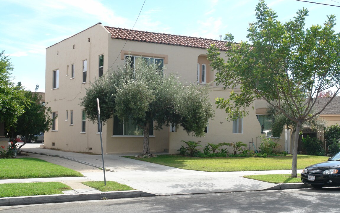 1240 E Lexington Dr in Glendale, CA - Building Photo