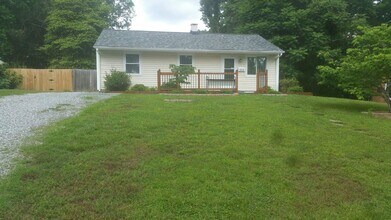 808 Idlewood Dr in Greensboro, NC - Building Photo - Building Photo