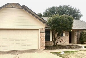6705 Red Fox Trail in Fort Worth, TX - Building Photo