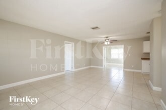 112 Stafford Pl in Lehigh Acres, FL - Building Photo - Building Photo