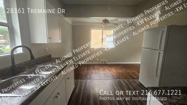 28161 Tremaine Dr in Euclid, OH - Building Photo - Building Photo