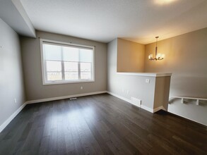 1480 Watt Dr SW in Edmonton, AB - Building Photo - Building Photo