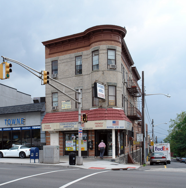 2241 Kennedy Blvd in North Bergen, NJ - Building Photo - Building Photo