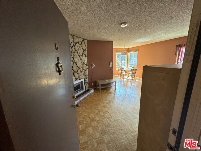 11910 Avon Way in Los Angeles, CA - Building Photo - Building Photo