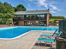 Club at Highland Park in Omaha, NE - Building Photo